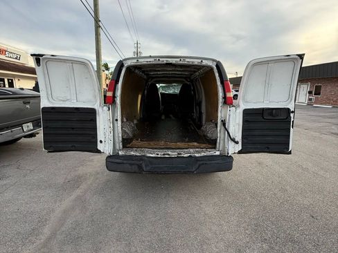 Used 2010 Chevrolet Express 2500 Extended image 12