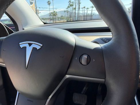 Used 2020 Tesla Model Y Long Range AWD/4WD image 16