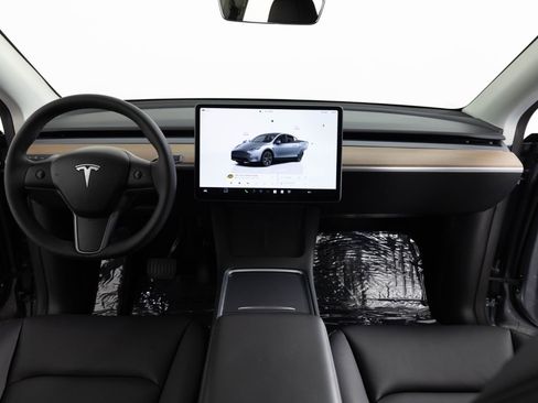 Used 2025 Tesla Model Y Long Range RWD image 32
