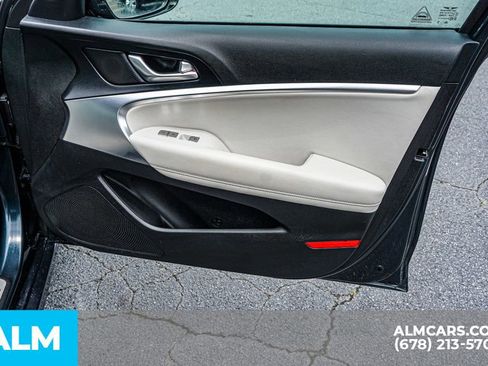 Used 2025 Genesis G70 2.5T RWD image 53