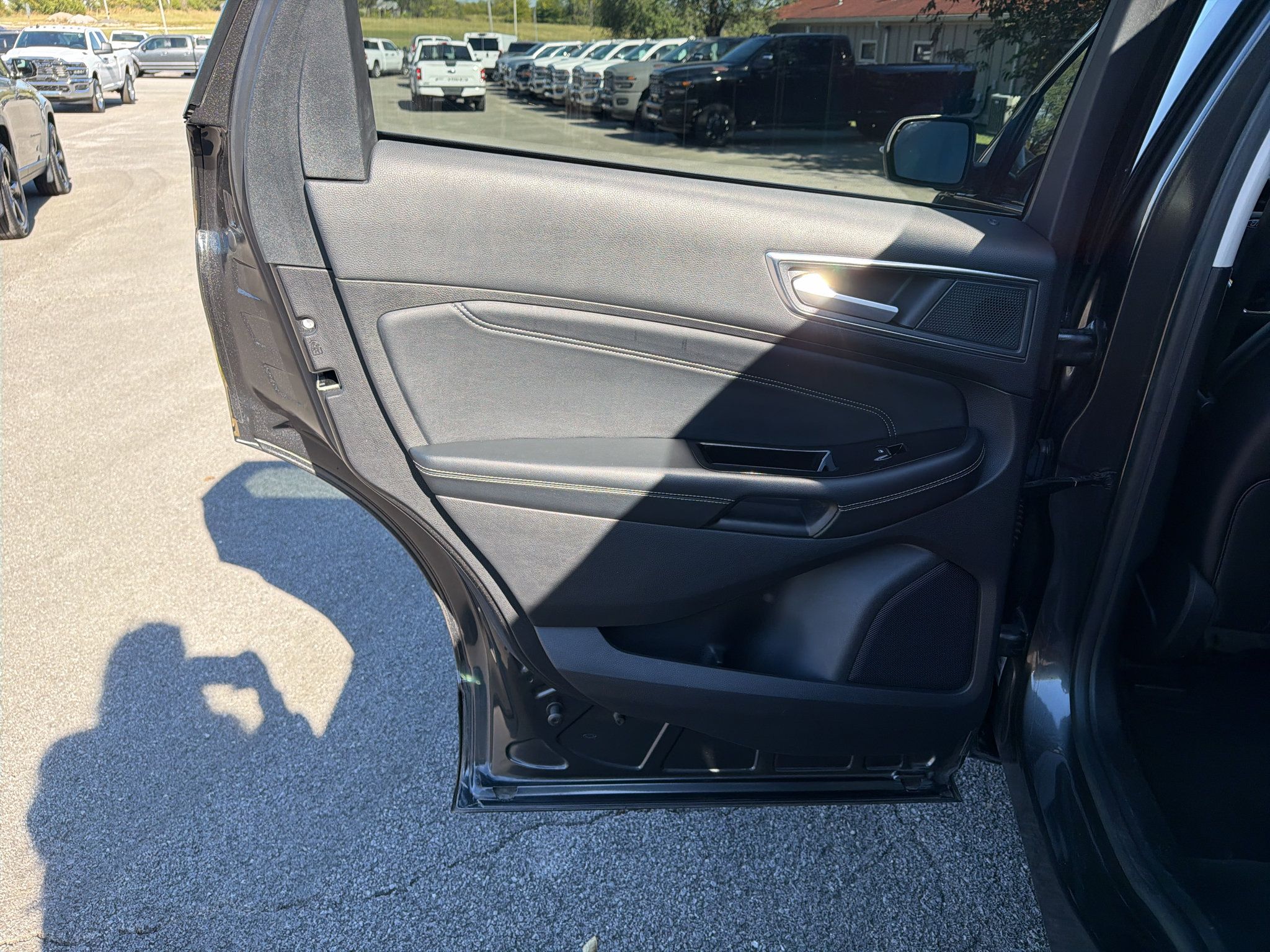 Used 2020 Ford Edge Titanium FWD image 29