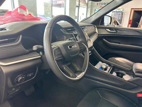 Used 2024 Jeep Grand Cherokee L Laredo image 21