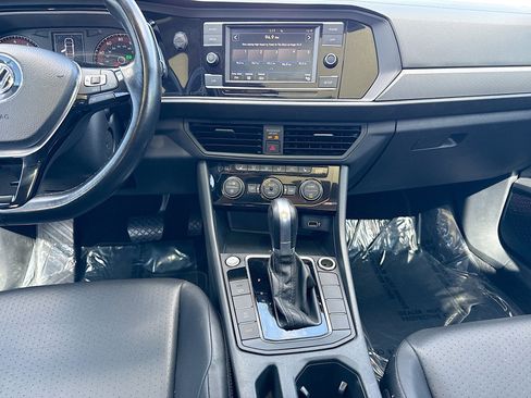 Used 2019 Volkswagen Jetta SE image 17