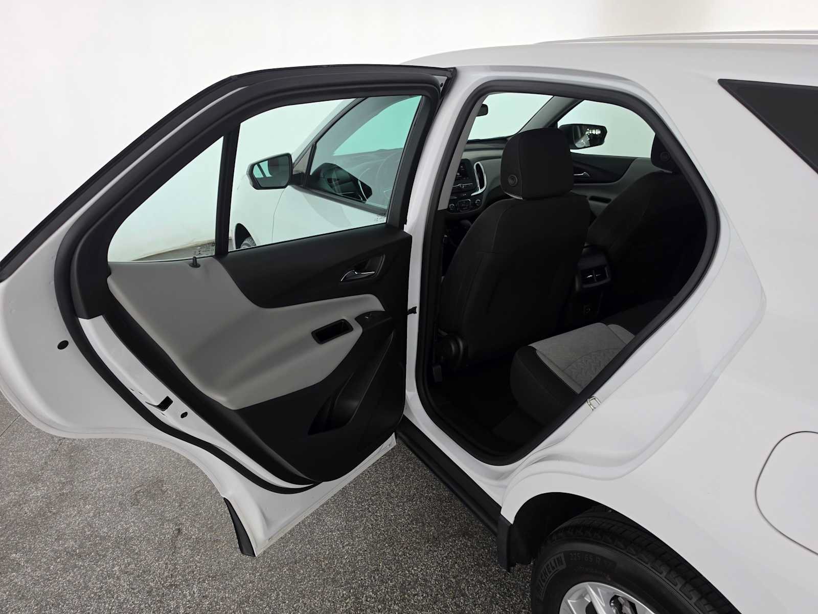 Used 2023 Chevrolet Equinox LS FWD image 15