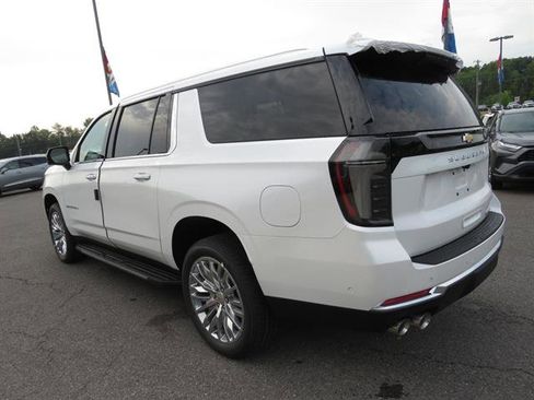 New 2025 Chevrolet Suburban Premier image 6