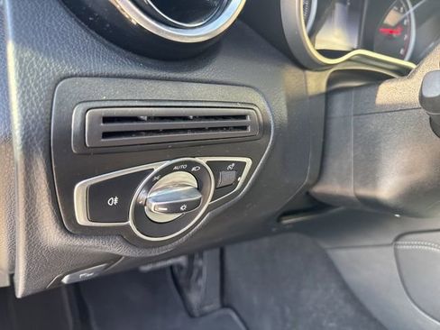 Used 2019 Mercedes-Benz GLC 300 4MATIC image 22