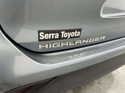 Used 2023 Toyota Highlander XLE FWD image 10
