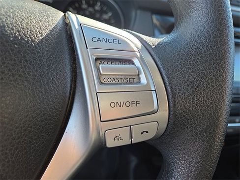 Used 2015 Nissan Rogue SV image 22