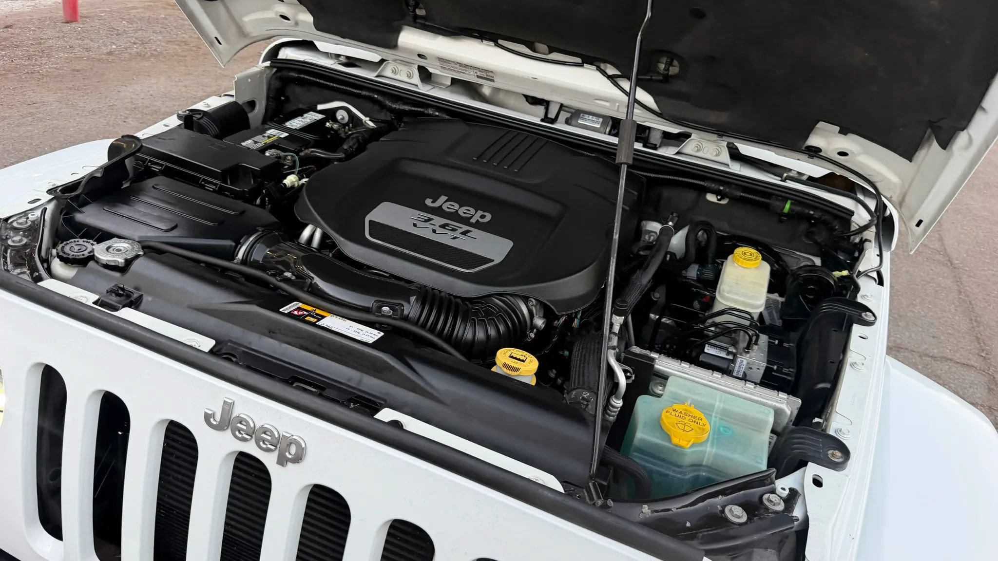 Used 2013 Jeep Wrangler Unlimited Sahara w/ Connectivity Group AWD/4WD image 30