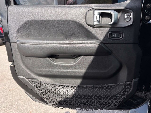 Used 2018 Jeep Wrangler Unlimited Sahara AWD/4WD image 10