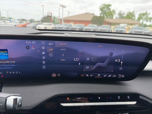 Used 2025 Buick Enclave Preferred w/ Power Package FWD image 16