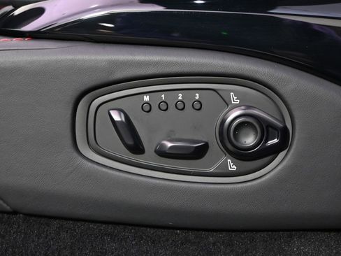 Used 2023 Aston Martin V8 Vantage Roadster RWD image 22