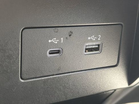 Used 2024 Nissan Titan SV w/ SV Convenience Package image 21