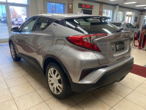 Used 2020 Toyota C-HR LE image 5
