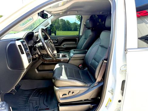 Used 2016 GMC Sierra 2500 Denali w/ Duramax Plus Package AWD/4WD image 11