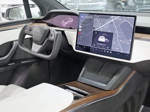 Used 2022 Tesla Model X image 30