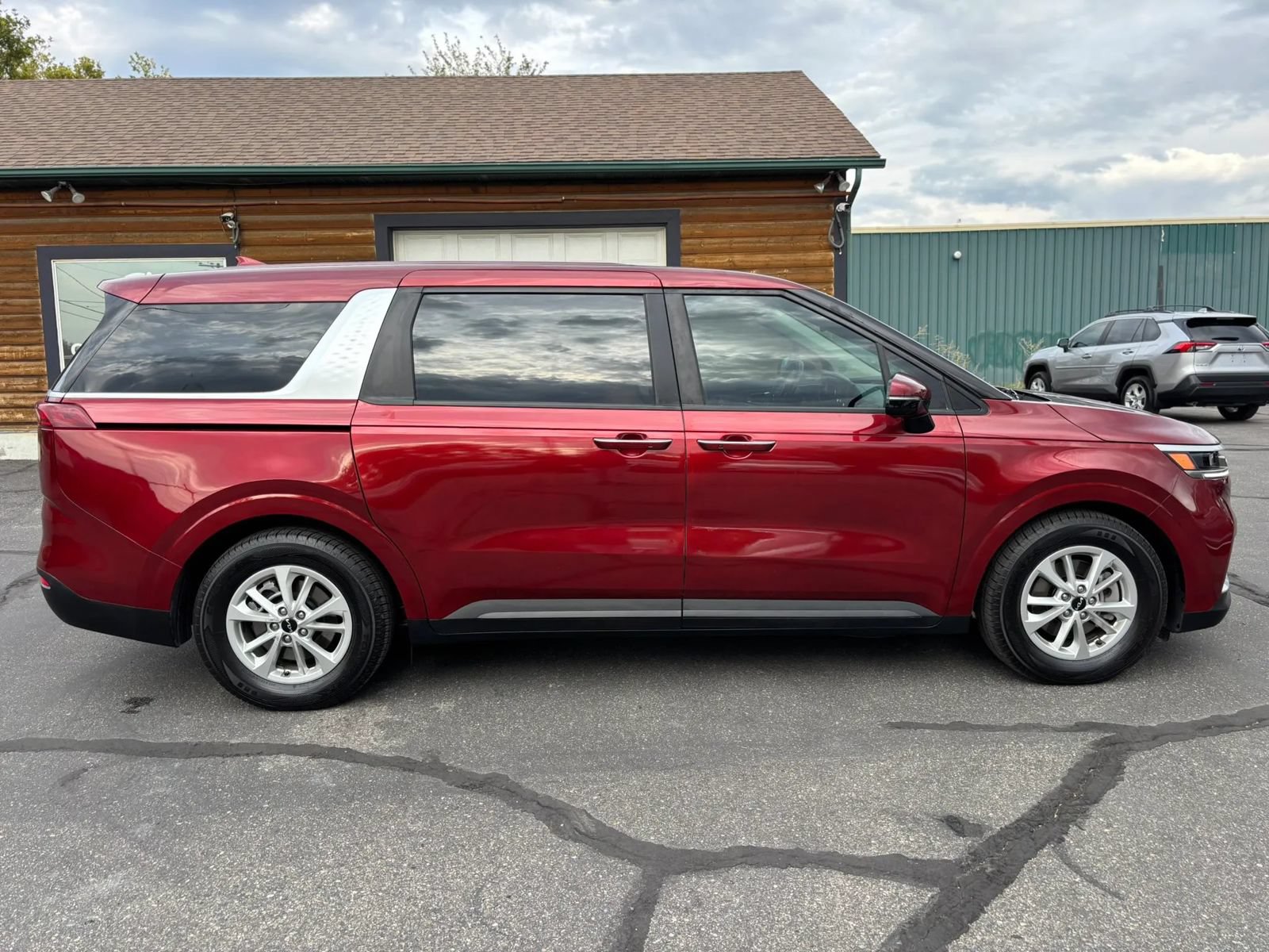 Used 2024 Kia Carnival LX FWD image 8