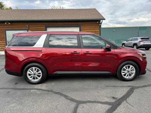 Used 2024 Kia Carnival LX FWD image 8