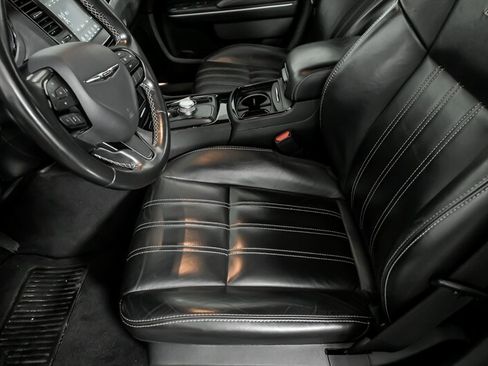 Used 2020 Chrysler 300 S image 19