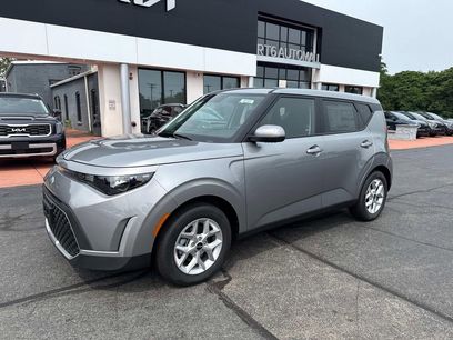 New 2025 Kia Soul S