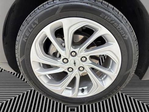 Certified 2023 Chevrolet Bolt EUV LT w/ Driver Confidence Package FWD image 9
