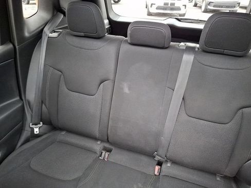 Used 2023 Jeep Renegade Altitude w/ Sun/Sound Group AWD/4WD image 18