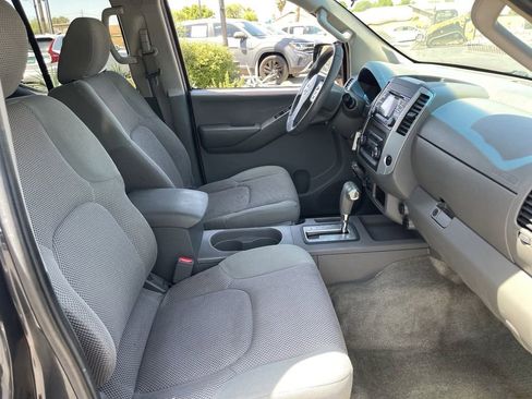 Used 2014 Nissan Frontier SV AWD/4WD image 12