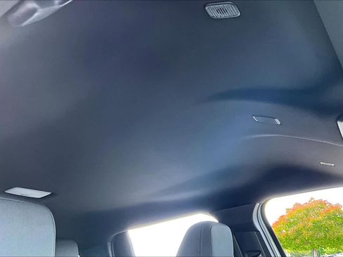 Used 2025 Toyota Tacoma SR5 AWD/4WD image 13
