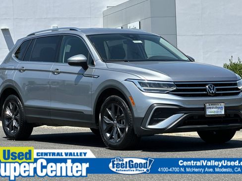 Used 2024 Volkswagen Tiguan SE image 1
