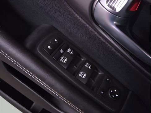 New 2026 Chrysler Pacifica Select image 11