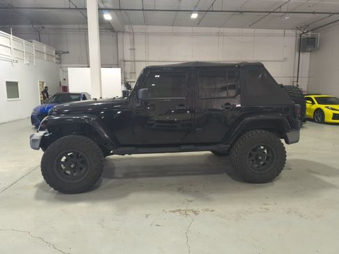 Used 2010 Jeep Wrangler Unlimited Sahara w/ Dual Top Group AWD/4WD image 2