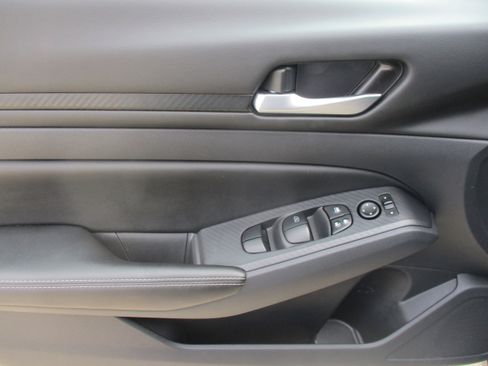 Used 2025 Nissan Altima 2.5 SV image 26