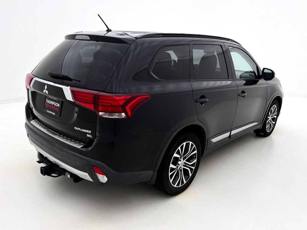 Used 2016 Mitsubishi Outlander SEL AWD/4WD image 7