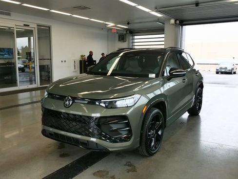 New 2026 Volkswagen Tiguan SE R-Line image 3