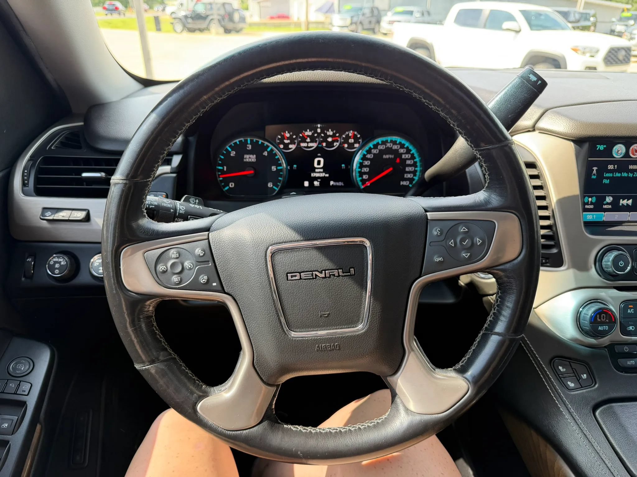 Used 2019 GMC Yukon Denali w/ Denali Ultimate Package AWD/4WD image 18