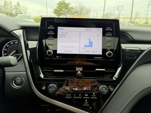 Used 2023 Toyota Camry SE w/ Cold Weather Package image 19