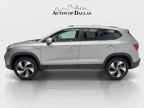 Used 2024 Volkswagen Taos SE w/ Panoramic Sunroof Package AWD/4WD image 5
