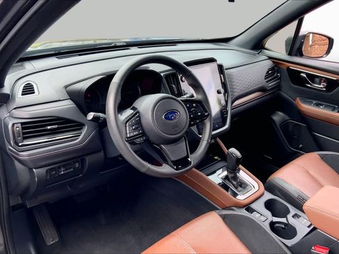 Used 2025 Subaru Forester Touring AWD/4WD image 18