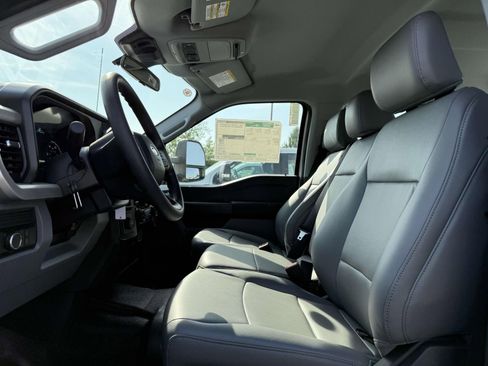 New 2025 Ford F550 4x4 Crew Cab Super Duty image 9