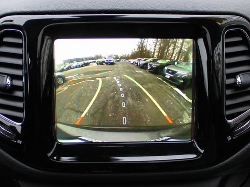 Used 2018 Jeep Compass Limited w/ Navigation Group image 35