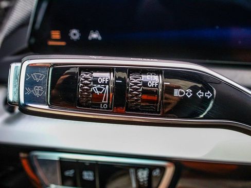 Used 2025 Cadillac Optiq Luxury 1 AWD/4WD image 28