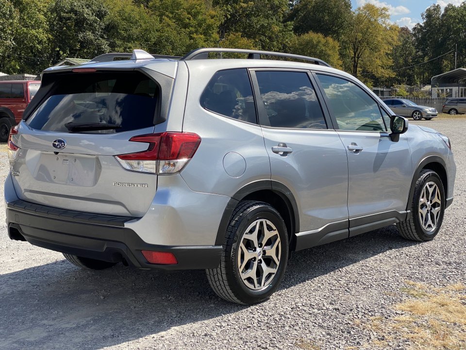 Used 2019 Subaru Forester Premium AWD/4WD image 5