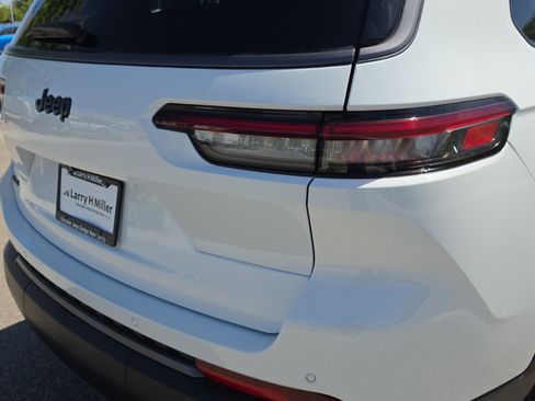New 2026 Jeep Grand Cherokee L Limited AWD/4WD image 10