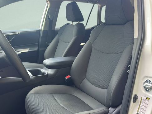 Used 2024 Toyota RAV4 LE image 33