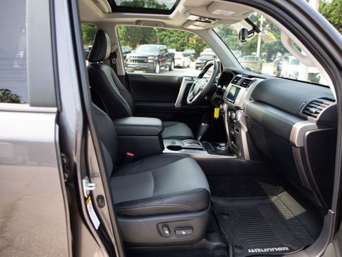 Used 2018 Toyota 4Runner SR5 Premium AWD/4WD image 25