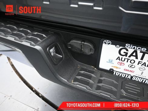 Used 2020 Toyota Tacoma TRD Off-Road AWD/4WD image 38