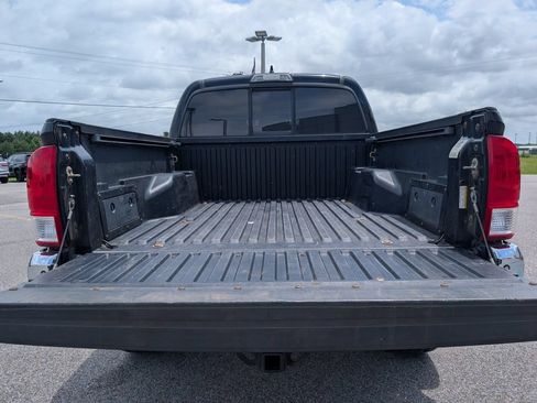 Used 2017 Toyota Tacoma SR5 w/ Tow Package AWD/4WD image 29