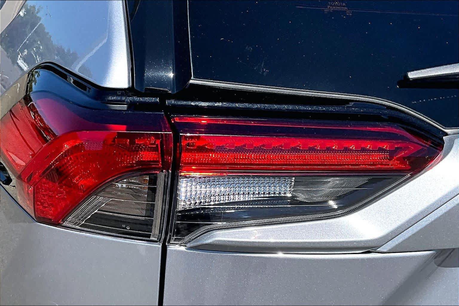 Used 2022 Toyota RAV4 XLE AWD/4WD image 28