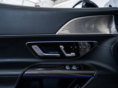 Used 2022 Mercedes-Benz SL 55 AMG 4MATIC w/ Driver Assistance Package image 35