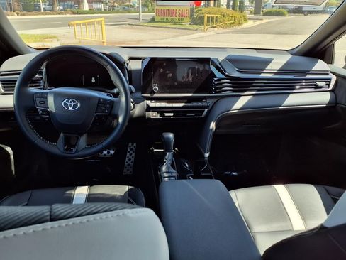 Used 2025 Toyota Camry SE FWD image 7